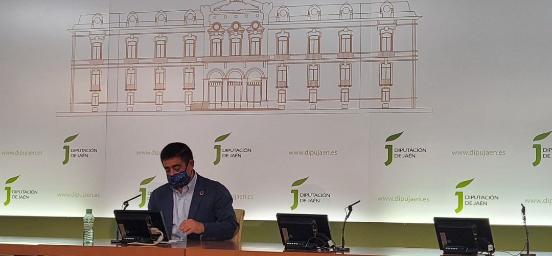 Francisco Reyes en el Aula de Cultura del Palacio Provincial. Francisco Reyes en el Aula de Cultura del Palacio Provincial.
