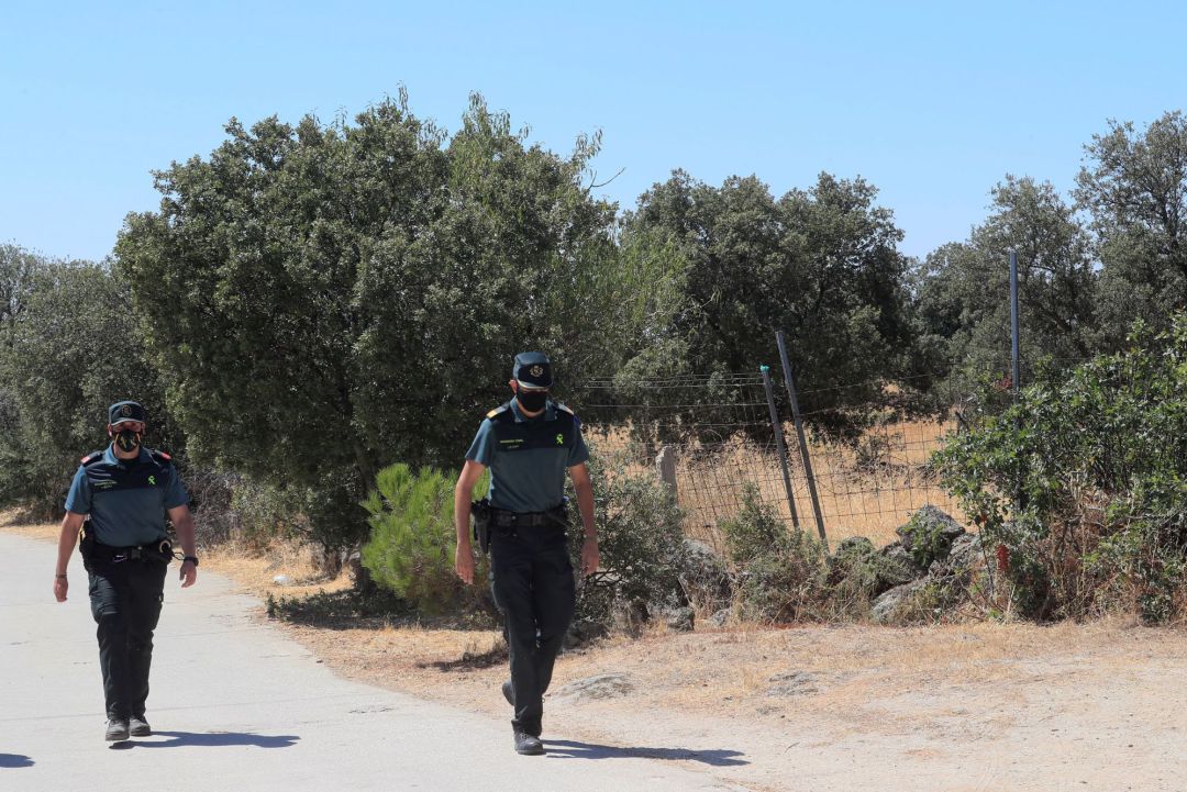 Guardias civiles en el lugar donde se localizó el cuerpo de una mujer de 70 años descuartizado en la localidad madrileña de Chapinería Guardias civiles en el lugar donde se localizó el cuerpo de una mujer de 70 años descuartizado en la localidad madrileña de Chapinería