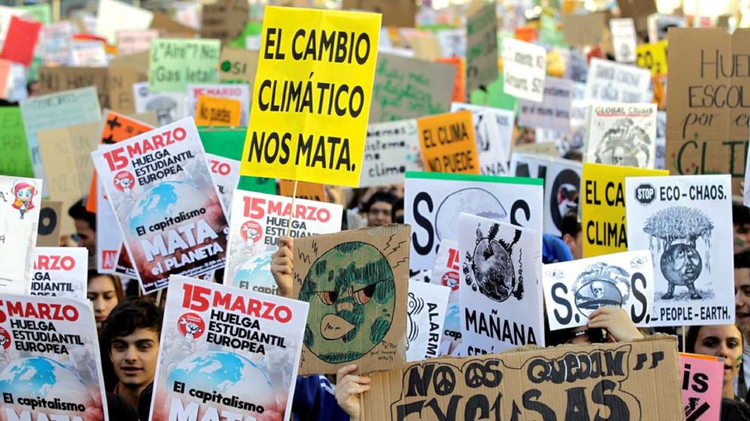 Jóvenes de Fridays for Future se manifiestan por el cambio climático Jóvenes de Fridays for Future se manifiestan por el cambio climático