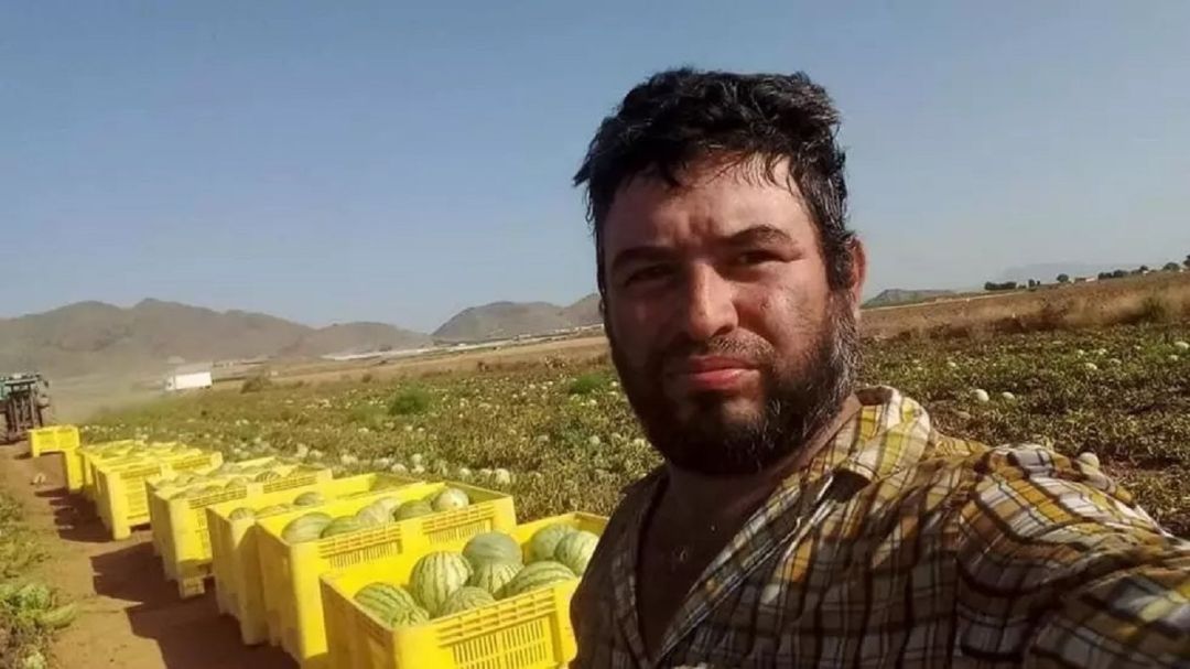 Eleazar Blandón durante una jornada de trabajo en un campo de sandías Eleazar Blandón durante una jornada de trabajo en un campo de sandías