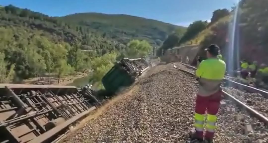 La retirada de los vagones propició la caída al río La retirada de los vagones propició la caída al río