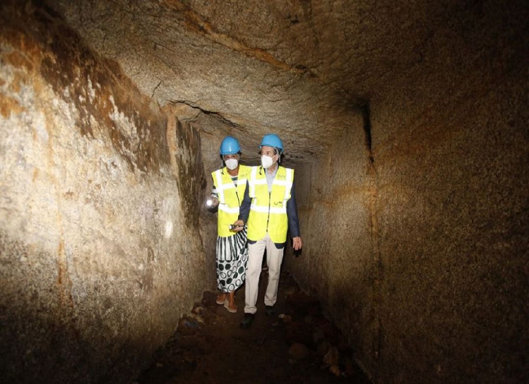 Carmela Silva y Abel Caballero visitan el interior del túnel de O Castro Carmela Silva y Abel Caballero visitan el interior del túnel de O Castro