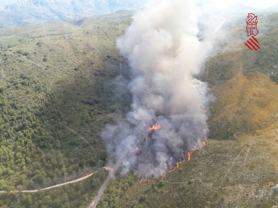 Incendio forestal en la Vall de la Gallinera Incendio forestal en la Vall de la Gallinera