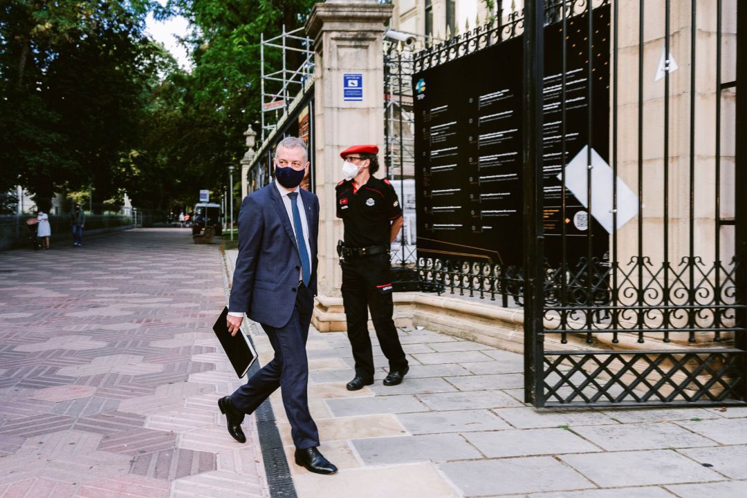 El lehendakari, Iñigo Urkullu, a su llegada este pasado lunes al Parlamento Vasco en Vitoria para asistir a la sesión constitutiva en la que se elige a los miembros de la Mesa tras las elecciones del pasado 12 de julio El lehendakari, Iñigo Urkullu, a su llegada este pasado lunes al Parlamento Vasco en Vitoria para asistir a la sesión constitutiva en la que se elige a los miembros de la Mesa tras las elecciones del pasado 12 de julio