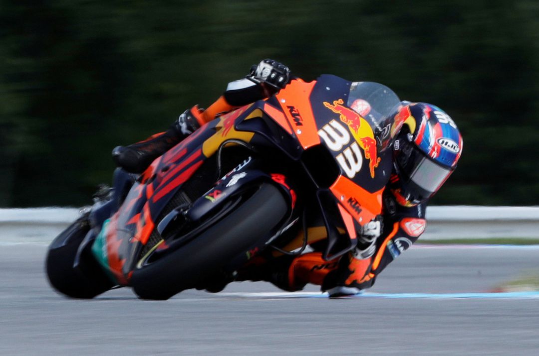 Brad Binder surante la carrera del domingo Brad Binder surante la carrera del domingo