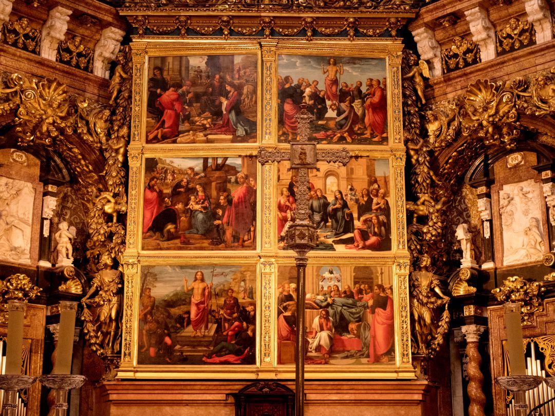 Altar de la catedral de València, donde podría estar el Santo Grial según las investigaciones de la doctora Ana Mafé Altar de la catedral de València, donde podría estar el Santo Grial según las investigaciones de la doctora Ana Mafé