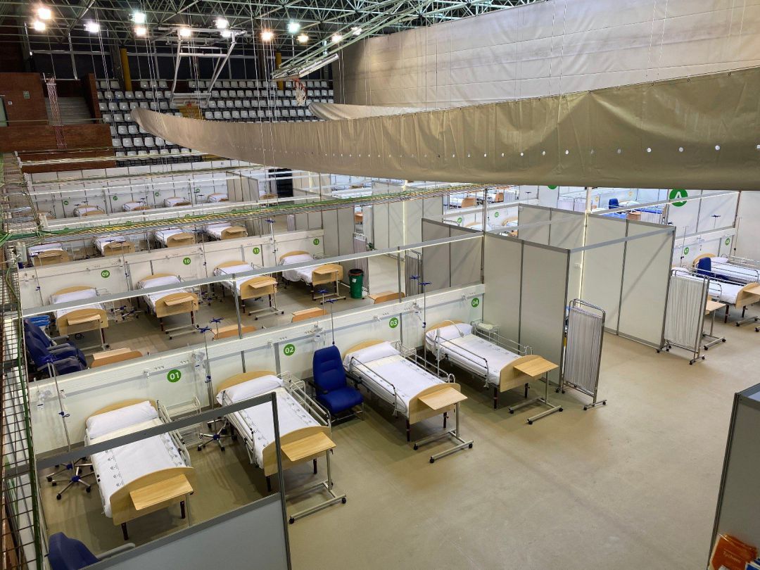 Imagen del pabellón deportivo de Carranque, en Málaga capital, convertido en hospital auxiliar para hacer frente a incremento de casos de coronavirus en caso de ser necesario Imagen del pabellón deportivo de Carranque, en Málaga capital, convertido en hospital auxiliar para hacer frente a incremento de casos de coronavirus en caso de ser necesario