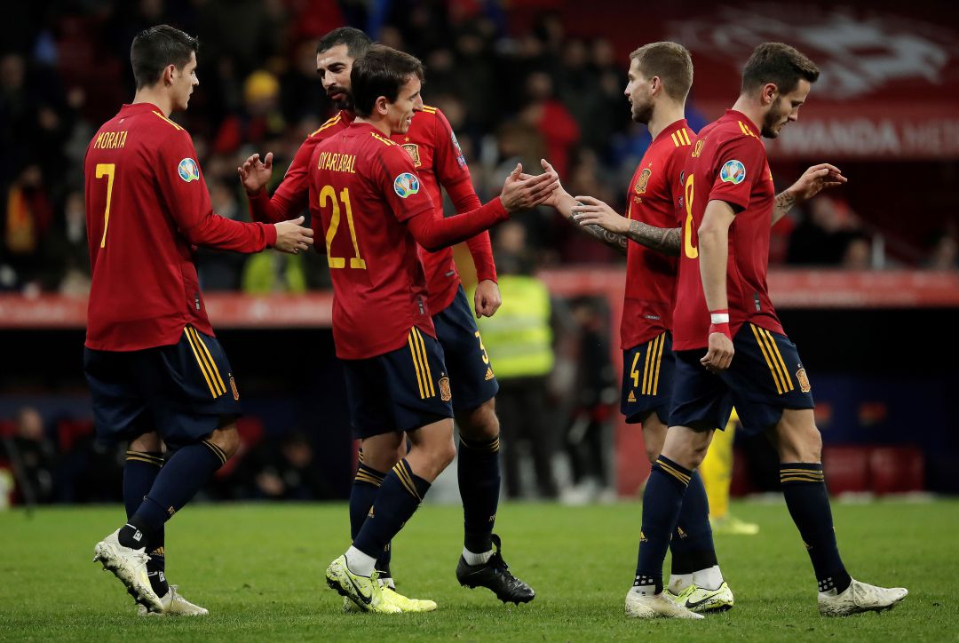 Los jugadores de la Selección celebran un gol durante el partido contra Rumanía. Los jugadores de la Selección celebran un gol durante el partido contra Rumanía.