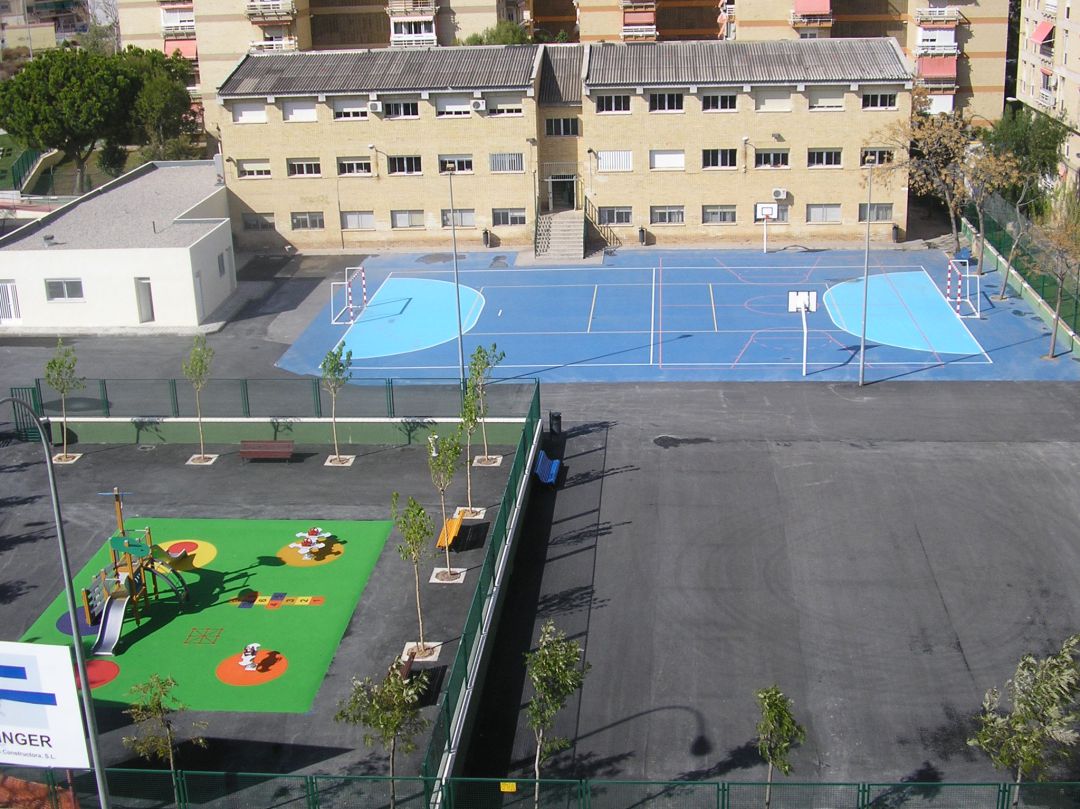 El CEIP José Carlos Aguilera es el único de la capital que ha podido emprender este verano la retirada de fibrocemento, junto con otros dos: en Elx y en Crevillente, respectivamente. El CEIP José Carlos Aguilera es el único de la capital que ha podido emprender este verano la retirada de fibrocemento, junto con otros dos: en Elx y en Crevillente, respectivamente.