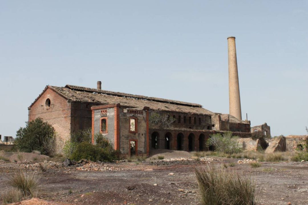Antiguo edificio de Fundición de Plomo en el Cerco Minero de Peñarroya Antiguo edificio de Fundición de Plomo en el Cerco Minero de Peñarroya