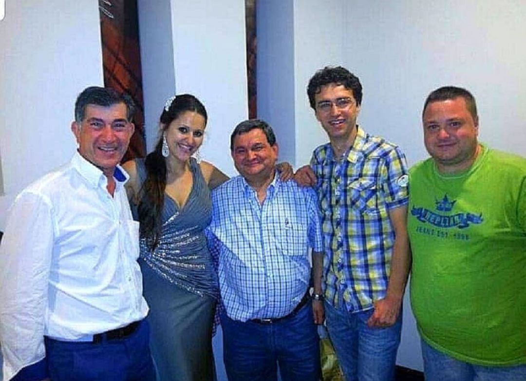 Miembros de la Peña Cultural Flamenca de Jódar con la cantaora Gema Jiménez, en un acto en Linares Miembros de la Peña Cultural Flamenca de Jódar con la cantaora Gema Jiménez, en un acto en Linares