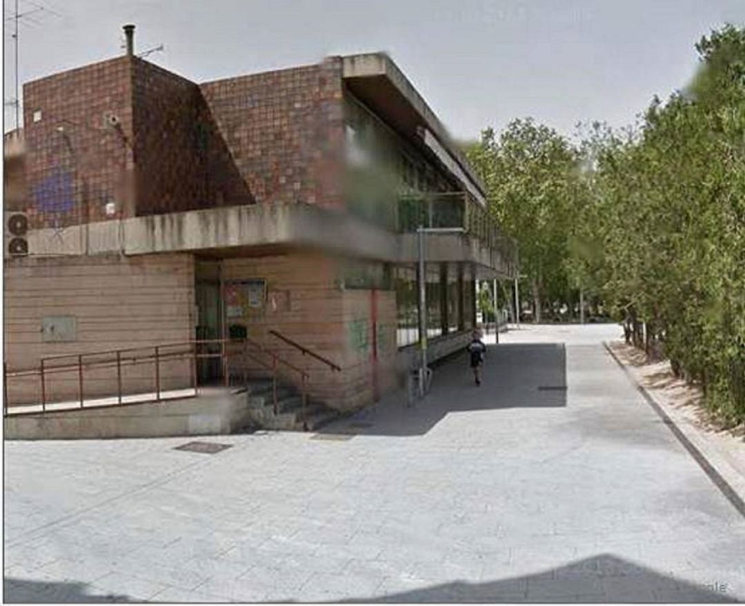 Biblioteca en la parte trasera del parque del Salón de Palencia Biblioteca en la parte trasera del parque del Salón de Palencia