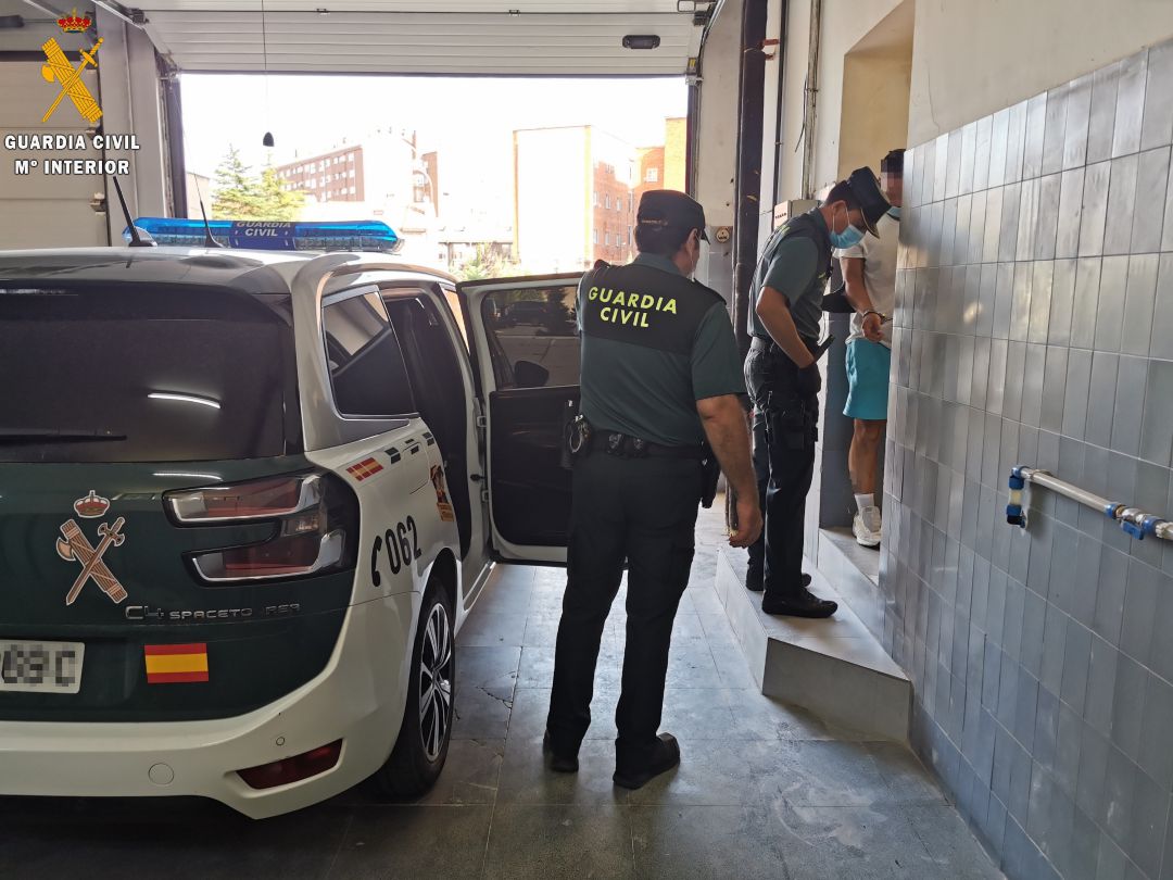Detenido por allanamiento de morada y tentativa de robo con fuerza Detenido por allanamiento de morada y tentativa de robo con fuerza