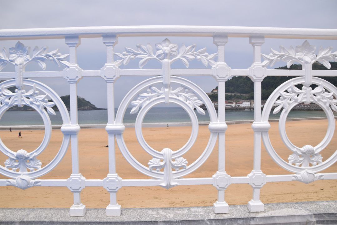 Barandilla de La Concha, playa de San Sebastián Barandilla de La Concha, playa de San Sebastián