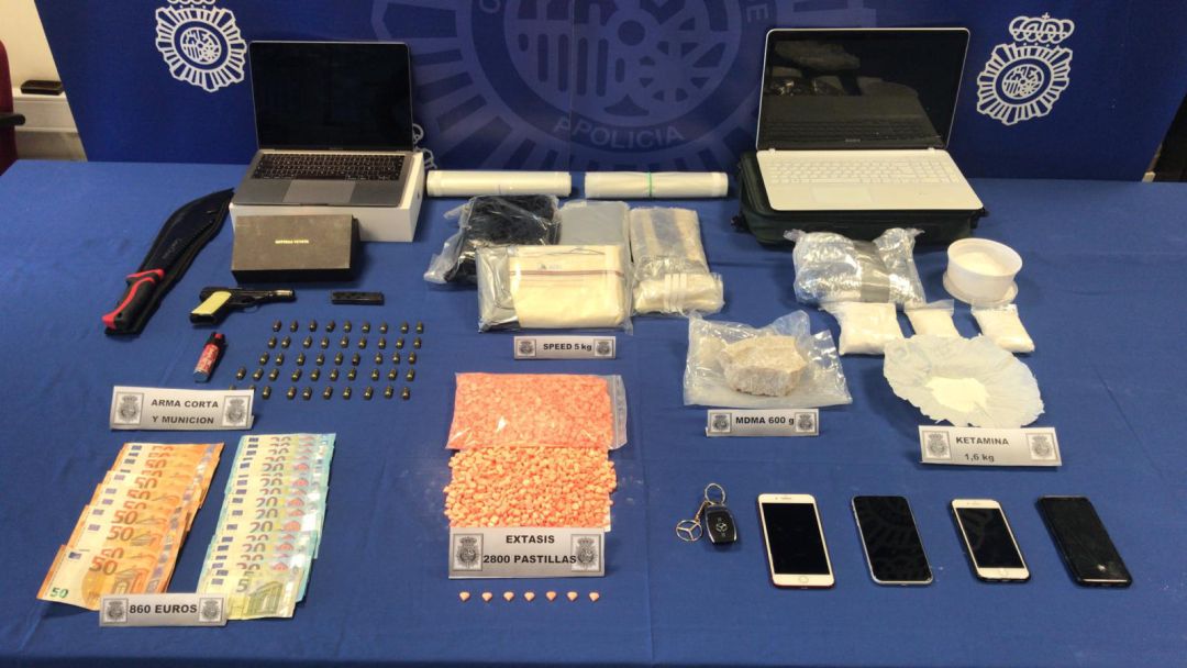 Droga y material intervenido por la Policía Nacional Droga y material intervenido por la Policía Nacional