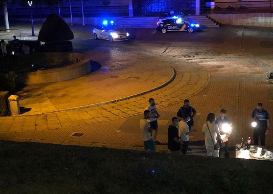 Imagen de la Policía Local durante uno de los controles Imagen de la Policía Local durante uno de los controles