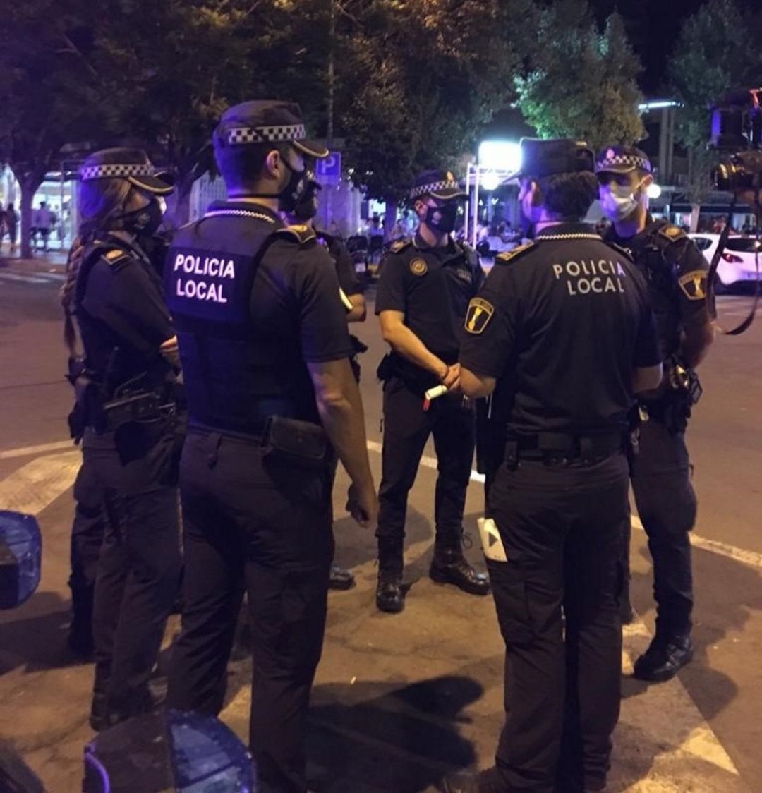 Agentes de la Policía Local de Alicante Agentes de la Policía Local de Alicante
