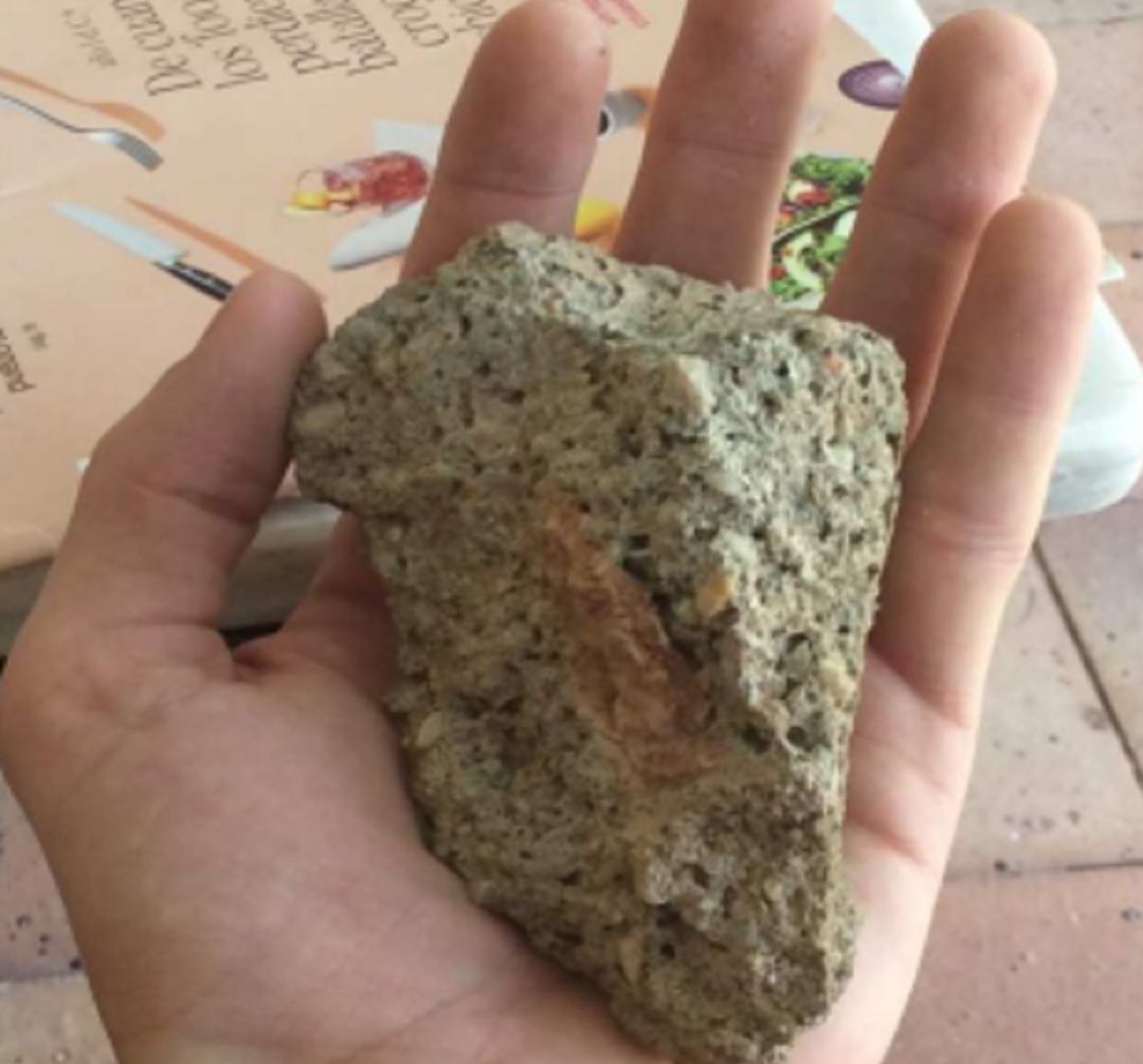 Piedra lanzada en uno de los actos vandálicos en Ayllón Piedra lanzada en uno de los actos vandálicos en Ayllón