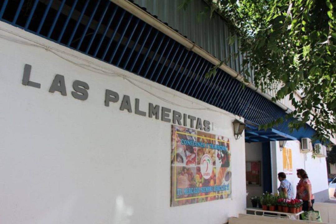 Entrada principal del mercado de Las Palmeritas en la calle Beatriz de Suabia Entrada principal del mercado de Las Palmeritas en la calle Beatriz de Suabia
