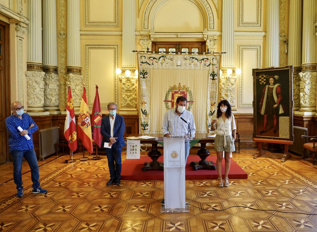 Ana Redondo,a la derecha de la imagen,con el alcalde, Óscar Puente Ana Redondo,a la derecha de la imagen,con el alcalde, Óscar Puente