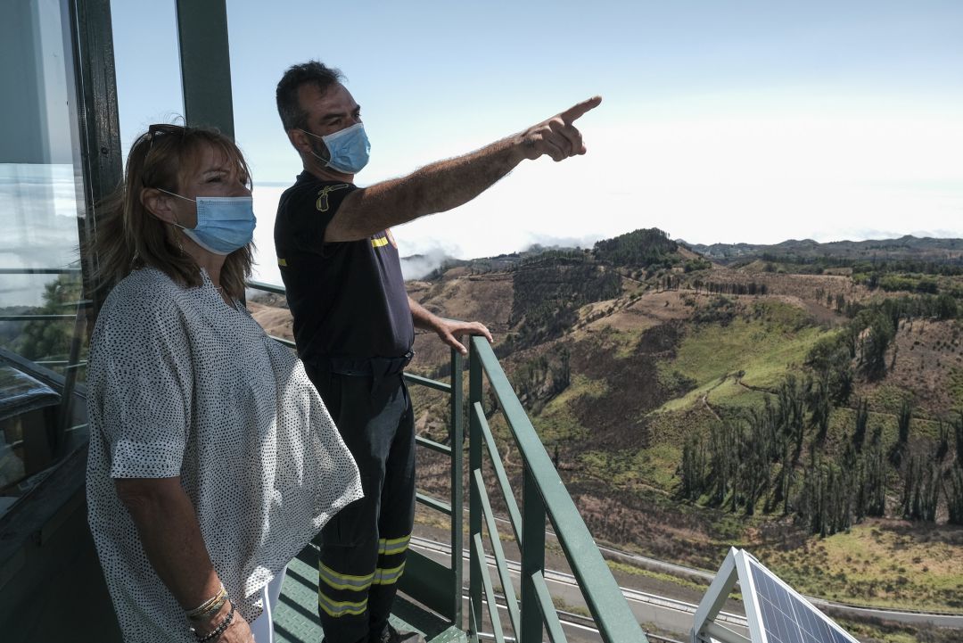Inés Jimenez y Federico Grillo en una torre de vigilancia Inés Jimenez y Federico Grillo en una torre de vigilancia