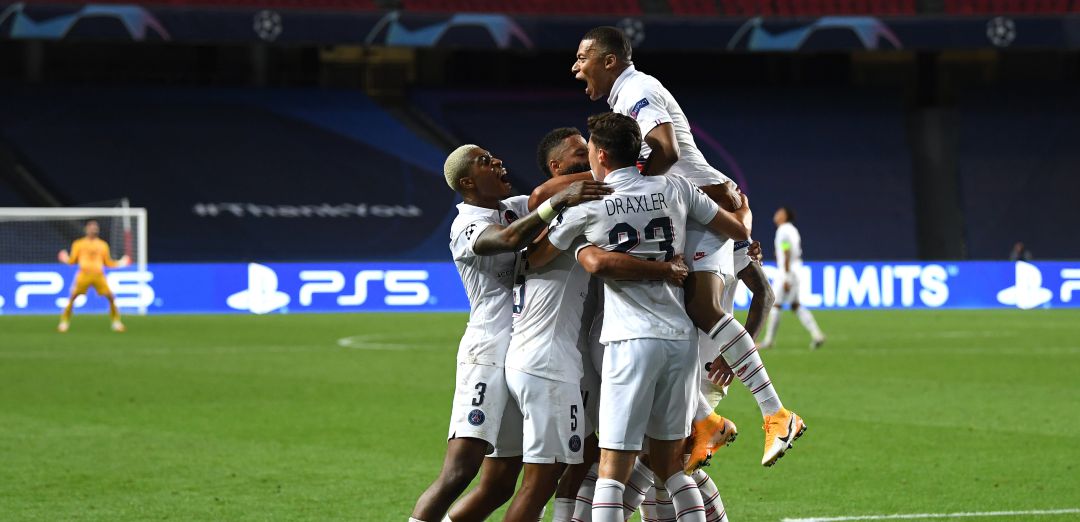 Los jugadores del PSG celebran un gol en Lisboa Los jugadores del PSG celebran un gol en Lisboa