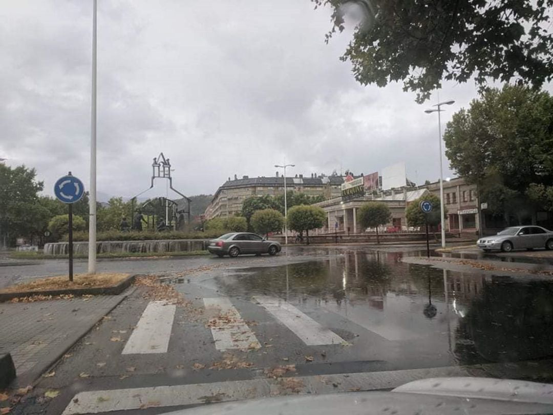 Estado del paso de peatones frente los juzgados de Ponferrada. Estado del paso de peatones frente los juzgados de Ponferrada.