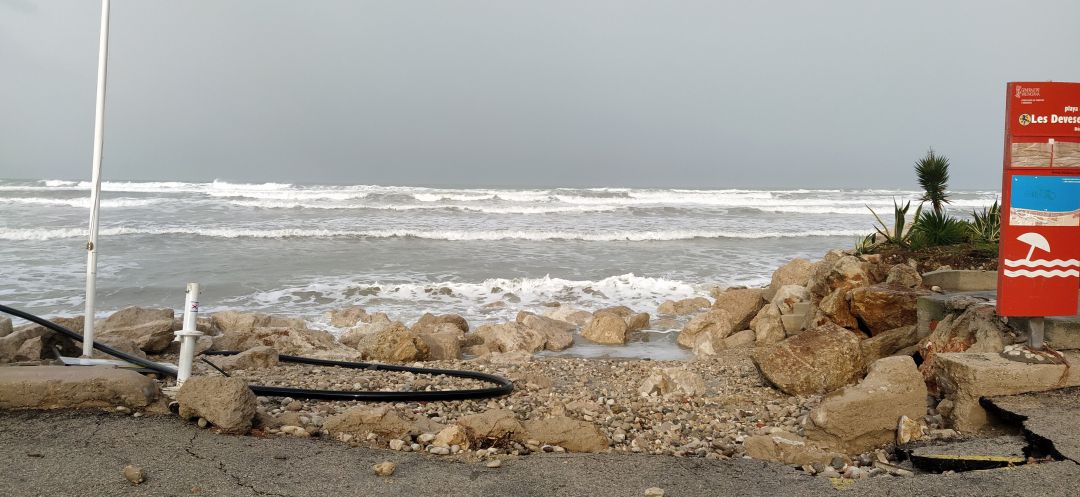Estado de la playa de Les Deveses, tras el paso de la borrasca Gloria, en enero de 2020. Estado de la playa de Les Deveses, tras el paso de la borrasca Gloria, en enero de 2020.