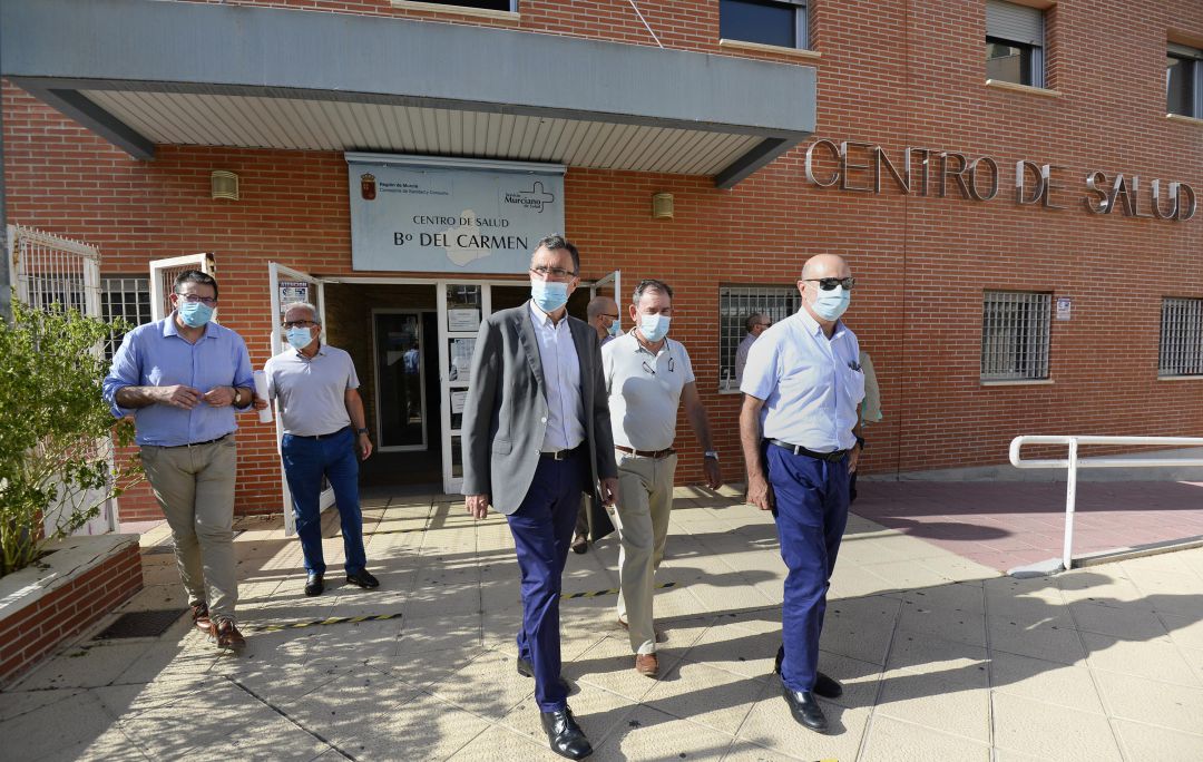Visita de las autoridades locales y regionales al centro de salud del Carmen Visita de las autoridades locales y regionales al centro de salud del Carmen