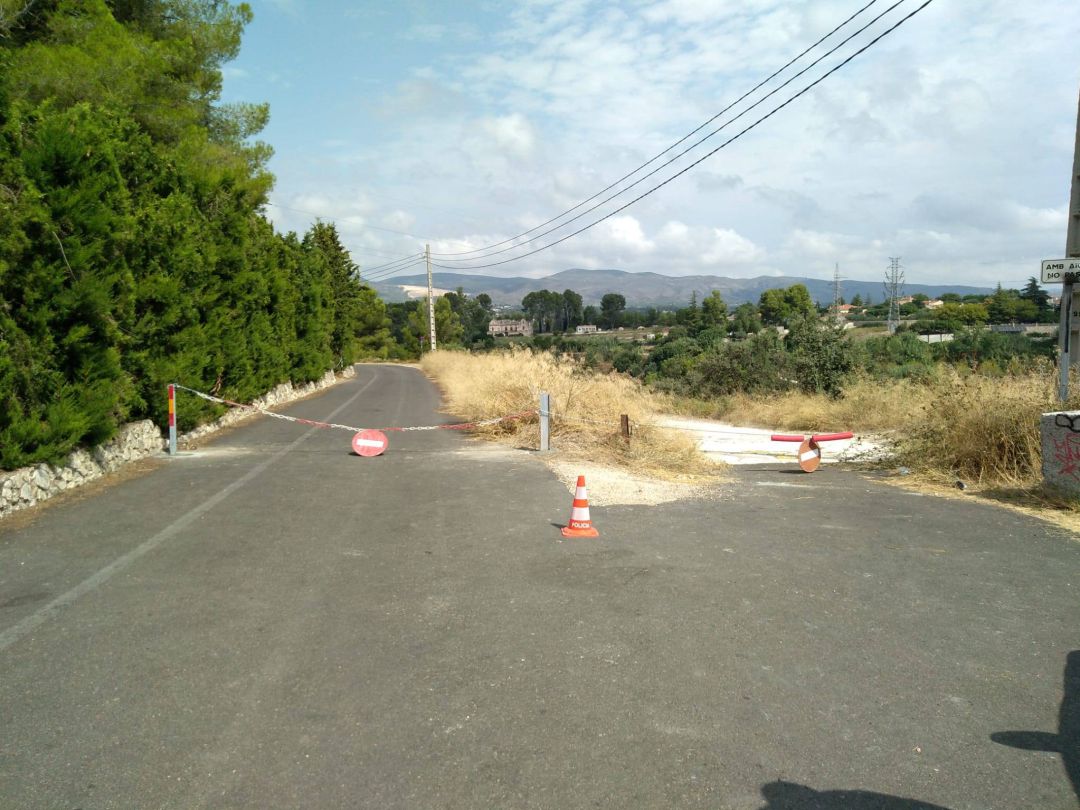 Imatge del camí Galindo tancat al pas de vehicles Imatge del camí Galindo tancat al pas de vehicles