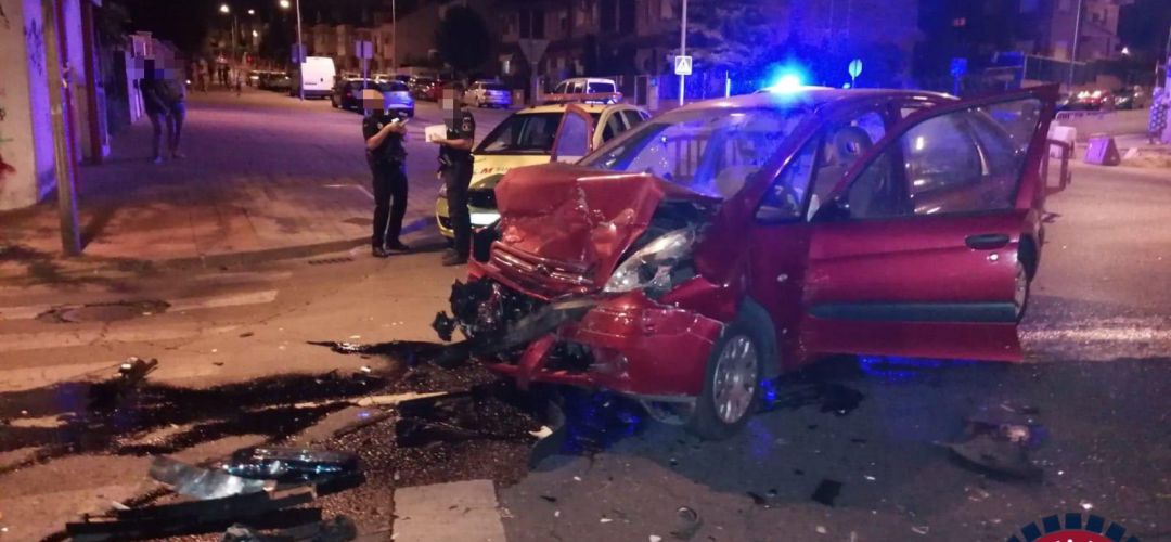 Los agentes tuvieron que perseguir al causante del accidente por varias calles Los agentes tuvieron que perseguir al causante del accidente por varias calles
