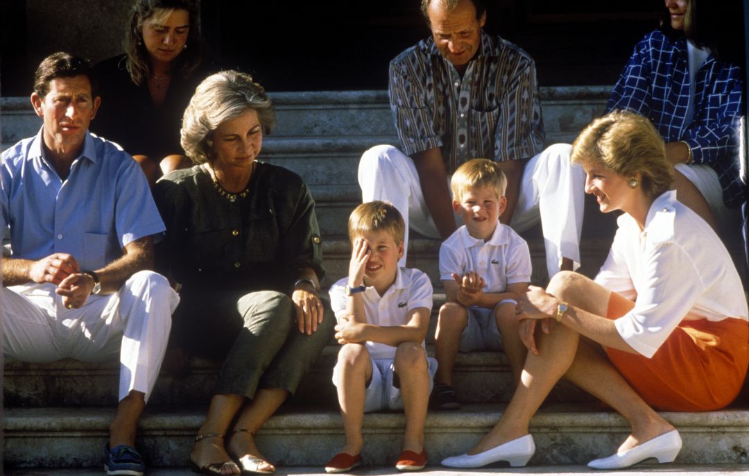 Imagen de Carlos de Inglaterra y Diana de Gales en el Palacio de Marivent en 1988. Imagen de Carlos de Inglaterra y Diana de Gales en el Palacio de Marivent en 1988.