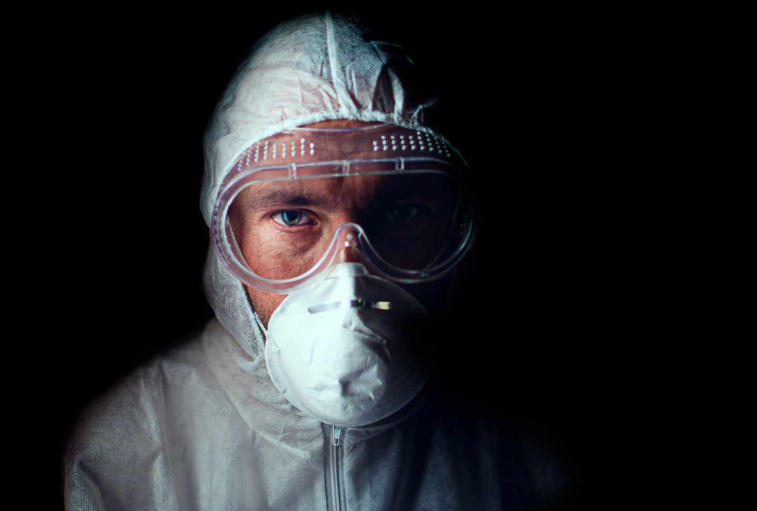 Imagen de la cubiera de 'En primera línea', el ensayo de Gabriel Heras, médico de la UCI durante el coronavirus Imagen de la cubiera de 'En primera línea', el ensayo de Gabriel Heras, médico de la UCI durante el coronavirus