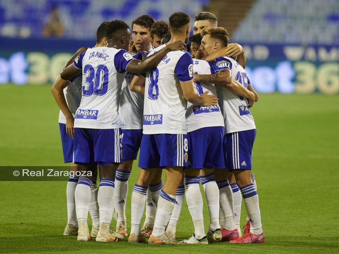 Los jugadores del Real Zaragoza celebran un gol en La Romareda Los jugadores del Real Zaragoza celebran un gol en La Romareda