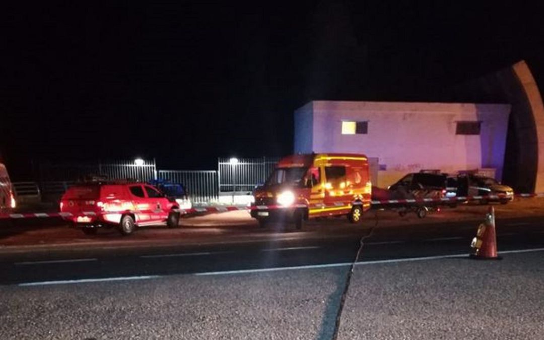 Los bomberos y los GEAS han hallado la motocicleta siniestra en la madrugada de este jueves Los bomberos y los GEAS han hallado la motocicleta siniestra en la madrugada de este jueves