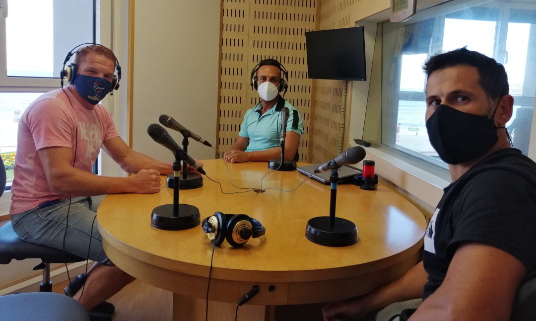 José Fandiño en los estudios de SER Gijón junto a sus preparadores Cristian Ansótegui y Juan Del Valle José Fandiño en los estudios de SER Gijón junto a sus preparadores Cristian Ansótegui y Juan Del Valle