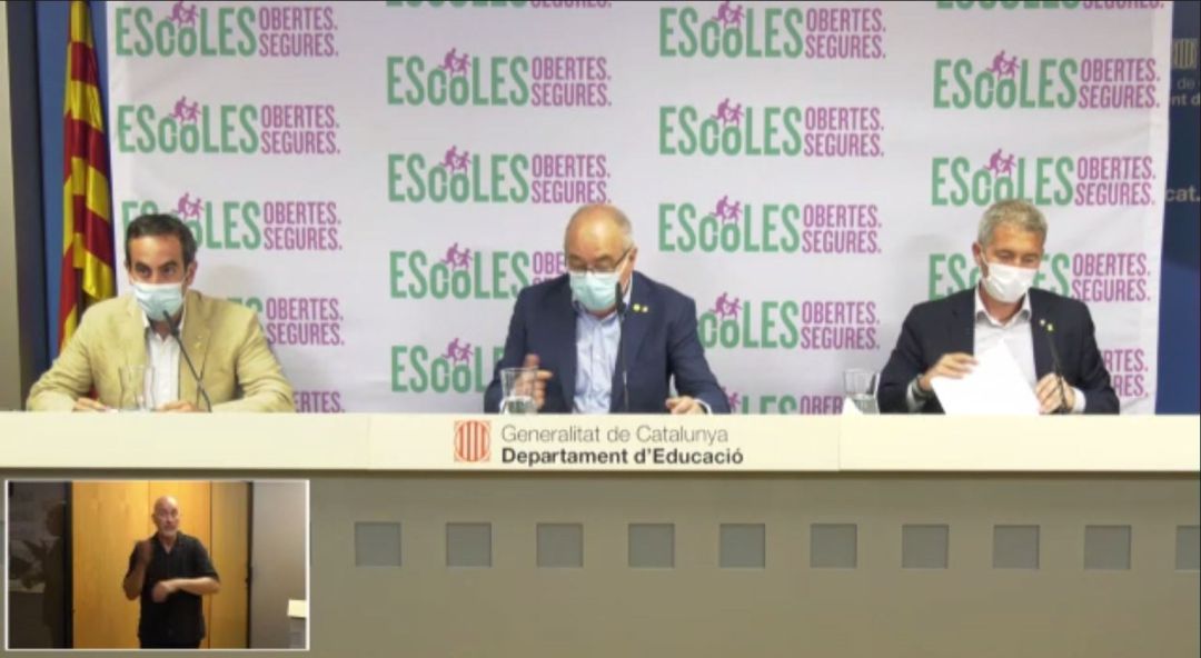 El director general de Professionals de la Salut, Marco Ramentol, el conseller d'Educació, Josep Bargalló, i el director general de Centres Públics, Josep González-Cambray El director general de Professionals de la Salut, Marco Ramentol, el conseller d'Educació, Josep Bargalló, i el director general de Centres Públics, Josep González-Cambray