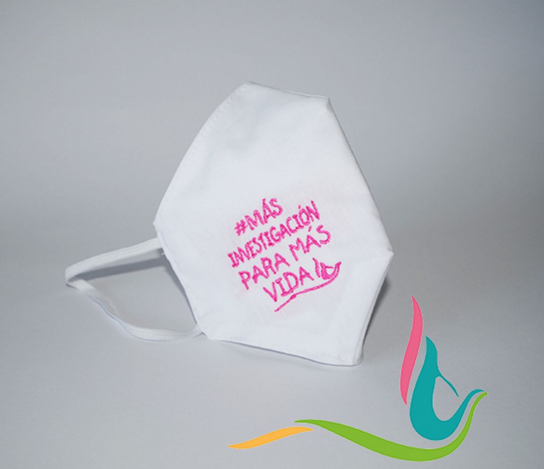 Uno de los modelos de mascarillas solidaria Uno de los modelos de mascarillas solidaria