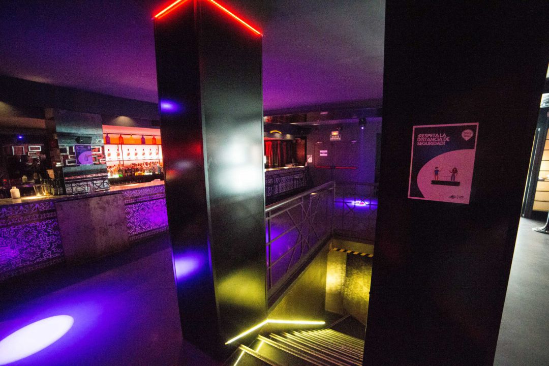 El juez suspende las limitaciones horarias en Euskadi, pero desde Madrid anuncian el cierre de las discotecas El juez suspende las limitaciones horarias en Euskadi, pero desde Madrid anuncian el cierre de las discotecas