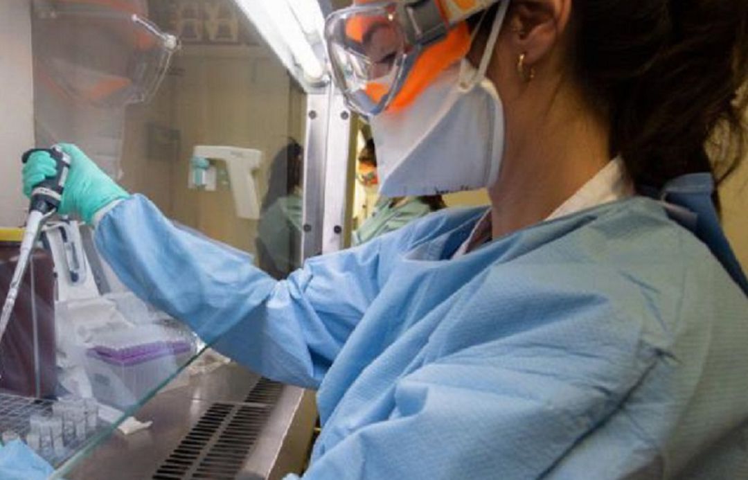 Enfermera en un laboratorio Enfermera en un laboratorio