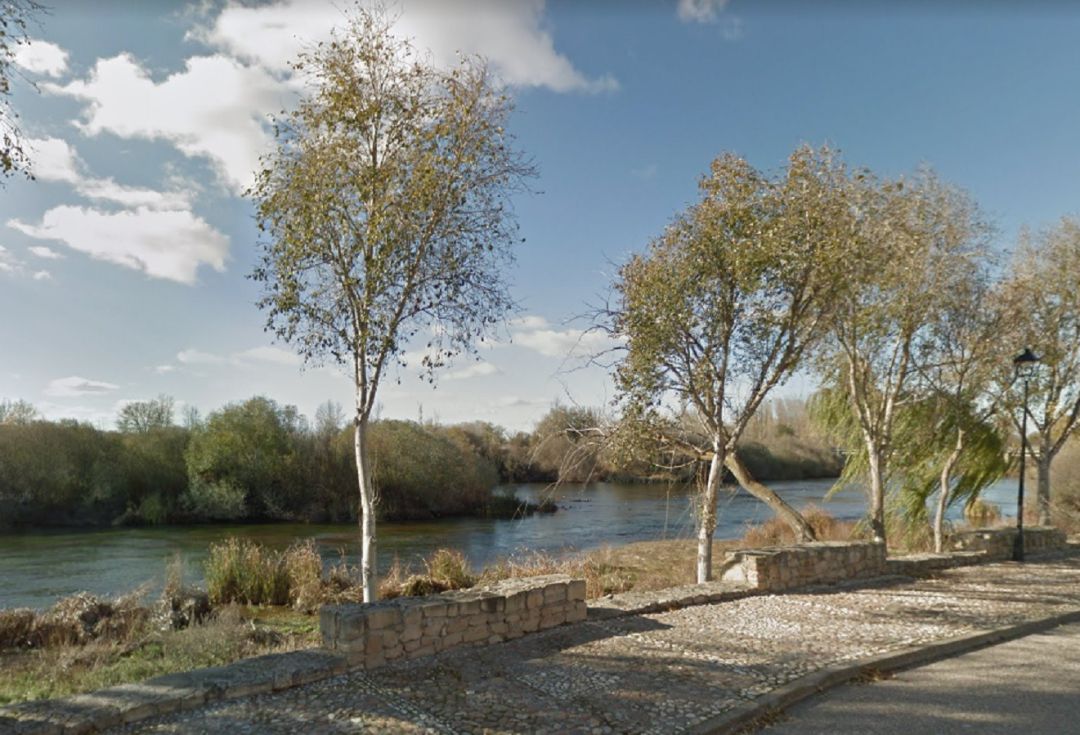Imagen del río Tormes a su paso por Huerta. Imagen del río Tormes a su paso por Huerta.