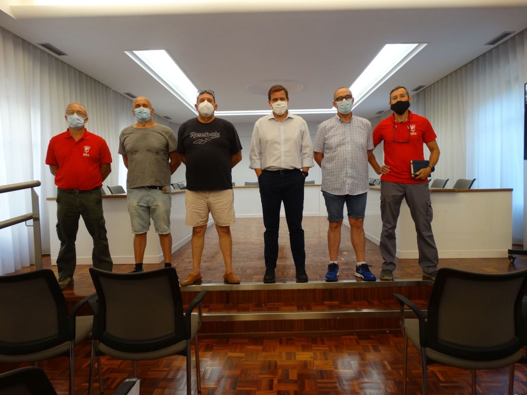 El alcalde, Roger Cerdà, en la presentación de tres nuevos trabajadores municipales. El alcalde, Roger Cerdà, en la presentación de tres nuevos trabajadores municipales.