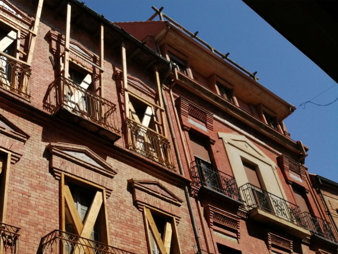 Fachada del edificio número 8 de la Calle de la Rúa Fachada del edificio número 8 de la Calle de la Rúa