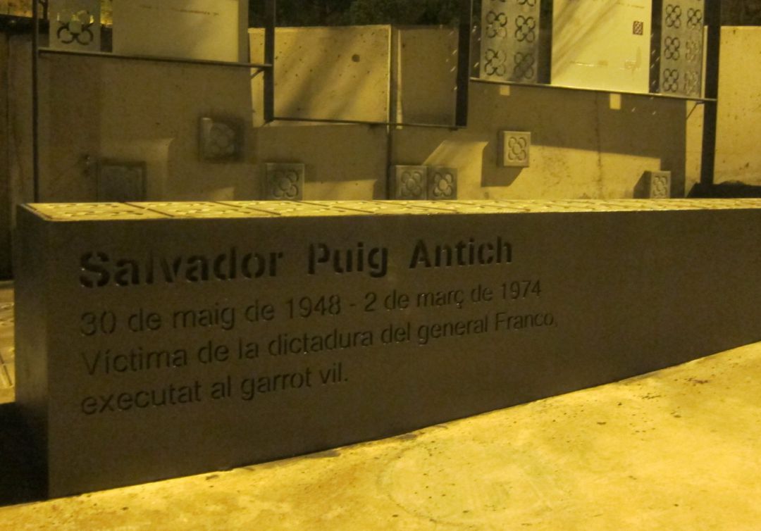 Monumento a Salvador Puig Antich, en la plaza que lleva su nombre en Barcelona Monumento a Salvador Puig Antich, en la plaza que lleva su nombre en Barcelona