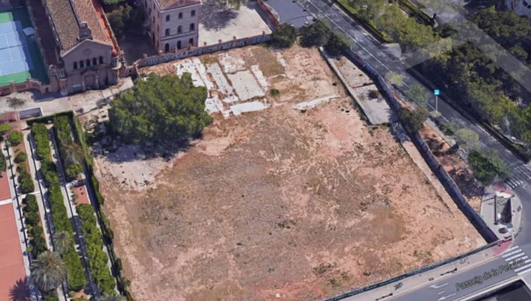 Vista aérea de Jesuitas con el solar en primer término donde se pretende ampliar el Botànic.
Vista aérea de Jesuitas con el solar en primer término donde se pretende ampliar el Botànic.