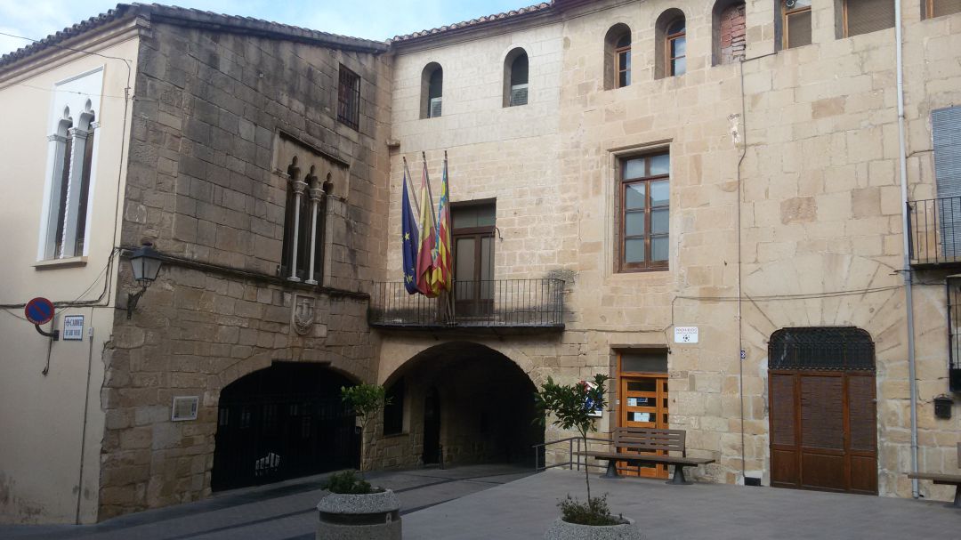 Imagen del edificio consistorial de Cabanes, localidad donde ha ocurrido el suceso Imagen del edificio consistorial de Cabanes, localidad donde ha ocurrido el suceso