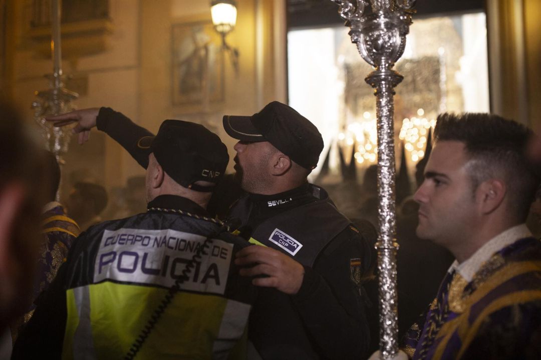 Dispositivo de seguridad durante la Madrugá de Sevilla Dispositivo de seguridad durante la Madrugá de Sevilla