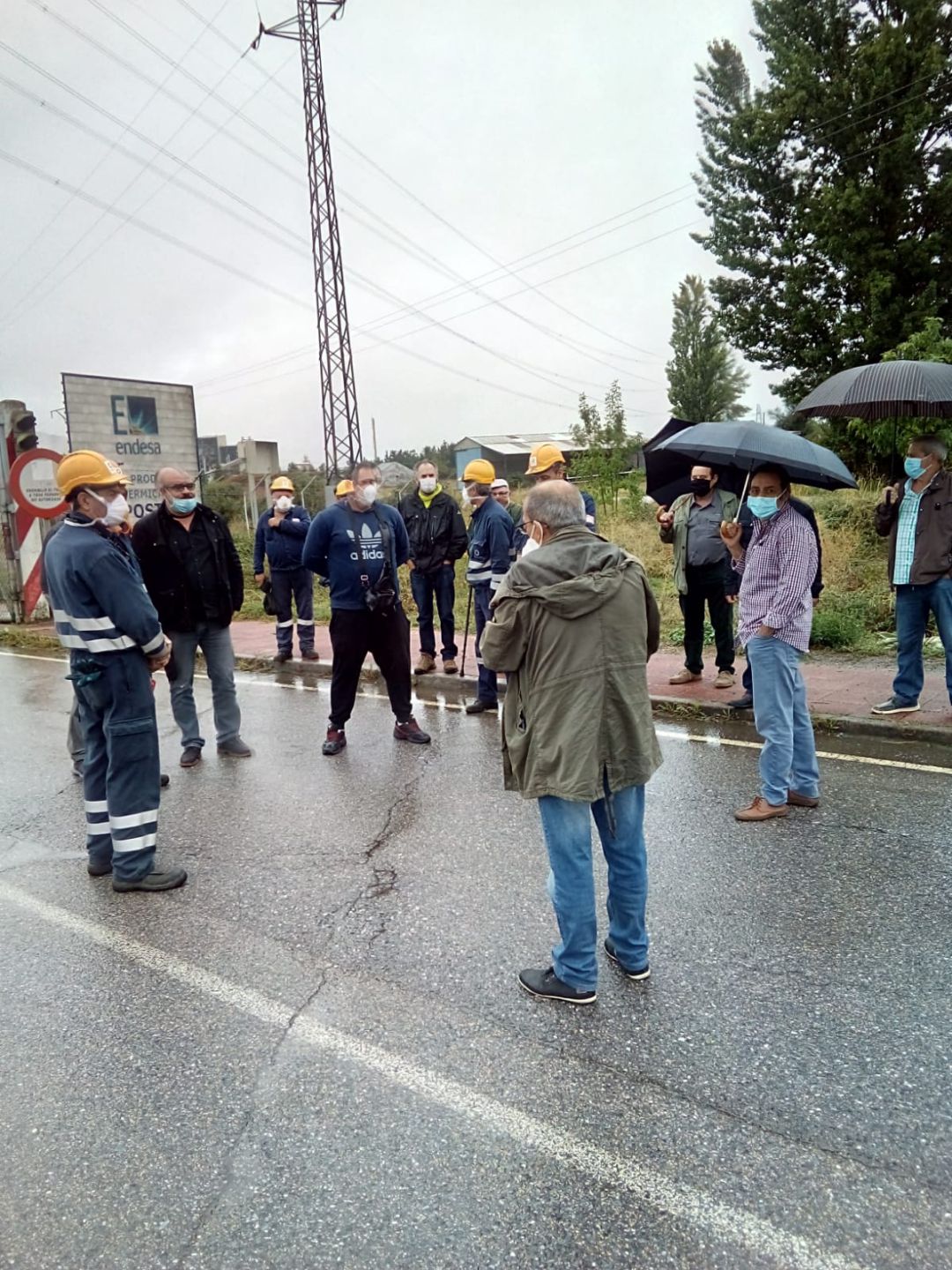 Protestas a la puerta de la central térmica de Endesa. Protestas a la puerta de la central térmica de Endesa.