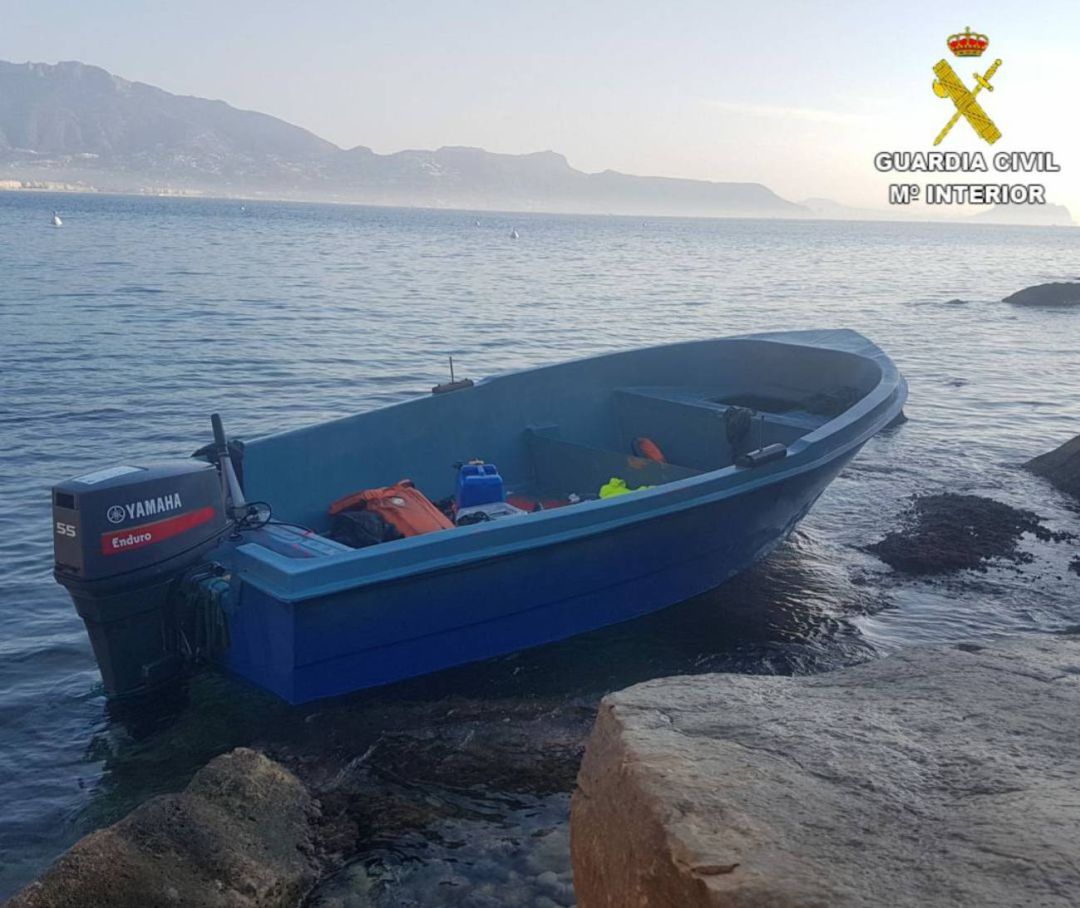 Imagen de una patera arribada a la costa alicantina recientemente Imagen de una patera arribada a la costa alicantina recientemente
