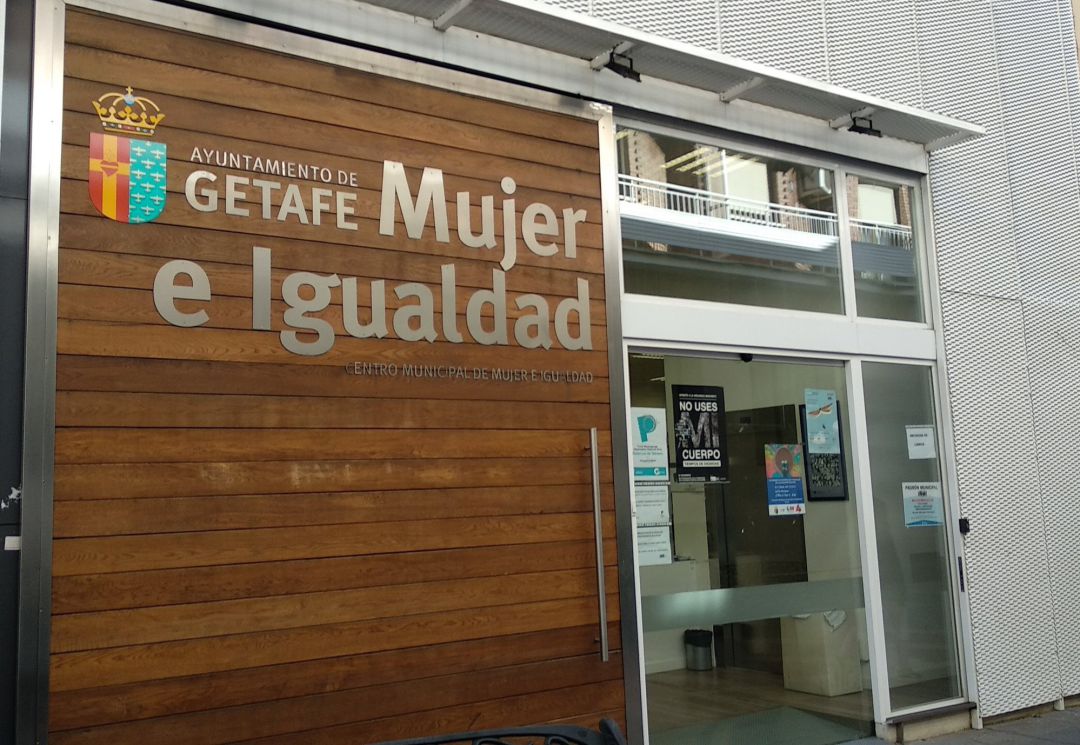 Entrada del Centro Municipal de Mujer e Igualdad de Getafe.
Entrada del Centro Municipal de Mujer e Igualdad de Getafe.